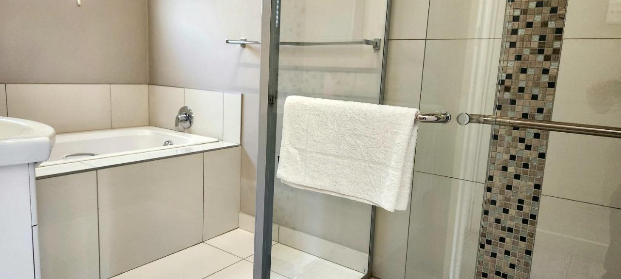 Green Kalahari Guesthouse Апингтон Экстерьер фото
