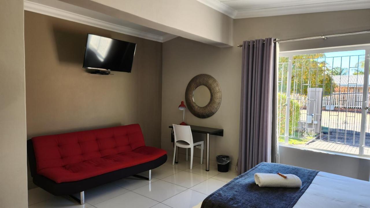 Green Kalahari Guesthouse Апингтон Экстерьер фото
